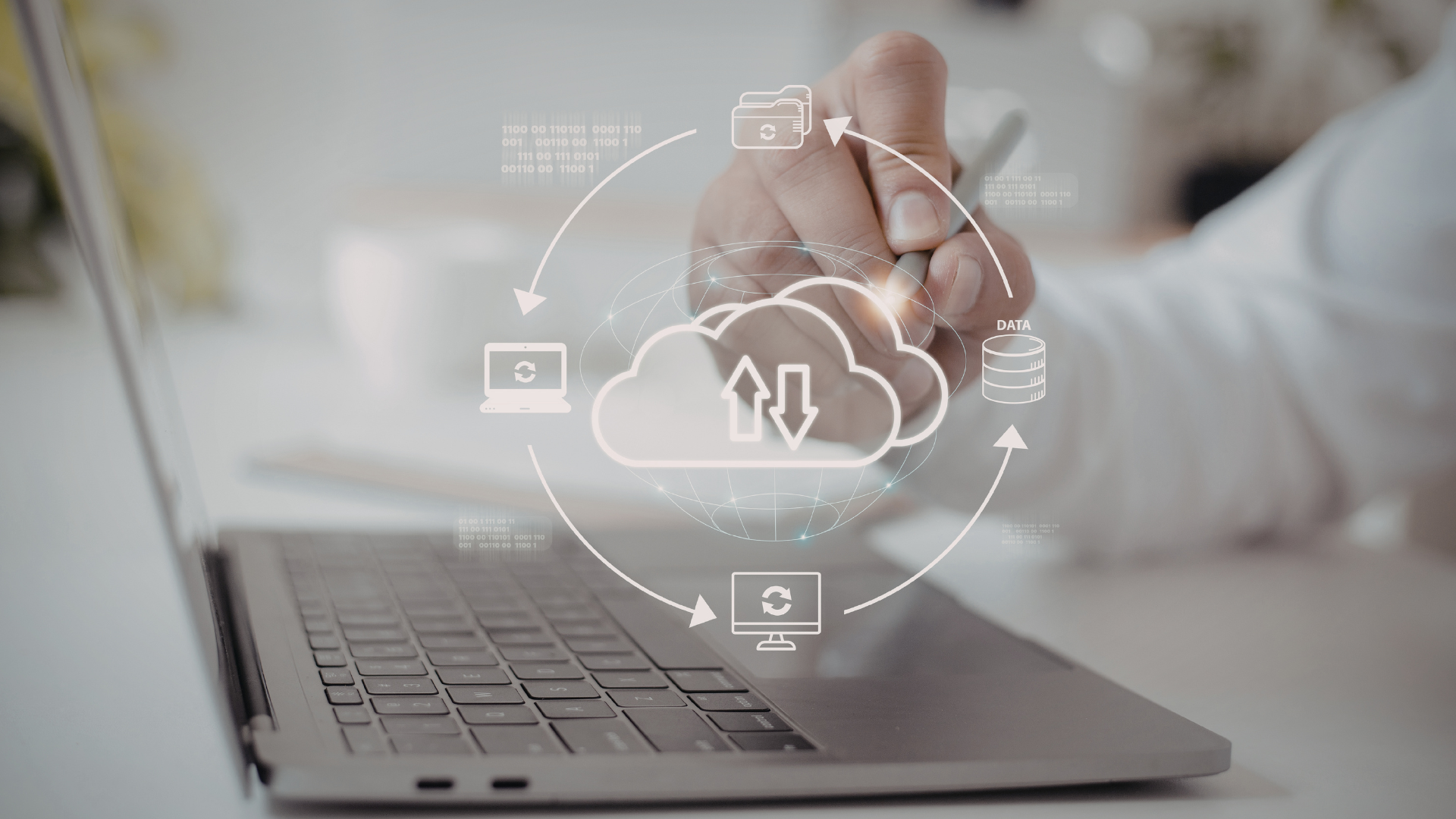 Concepto de sincronización de datos multiplataforma en la nube para empresas que muestra sincronización de bases de datos, archivos y dispositivos sobre una computadora portátil.